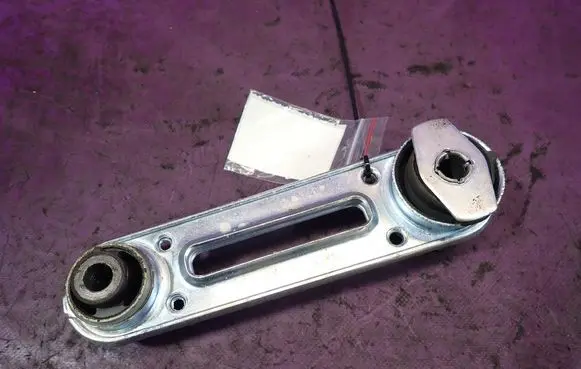Renault Laguna II Engine mount vacuum valve