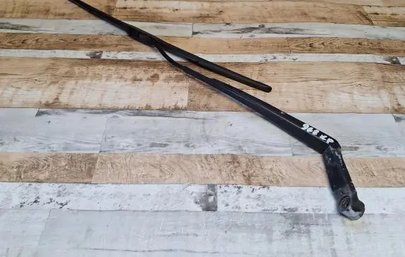 Toyota Yaris Front wiper blade arm