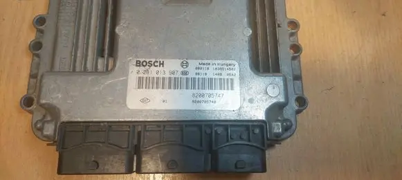 Renault Megane II Engine control unit/module ECU 0281013907 8200705747 8200705748