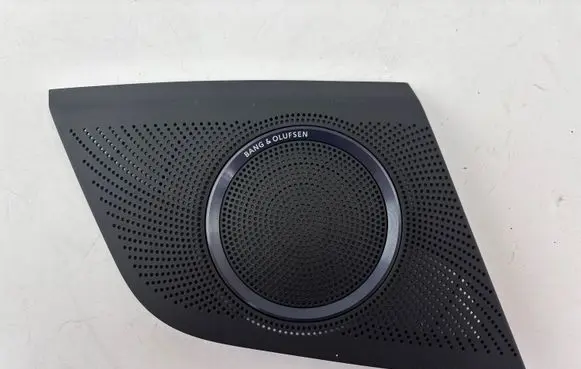 Audi A5 8T 8F Side speaker trim/cover 8T0857228