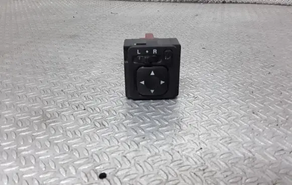 Mitsubishi Grandis Wing mirror switch 183569