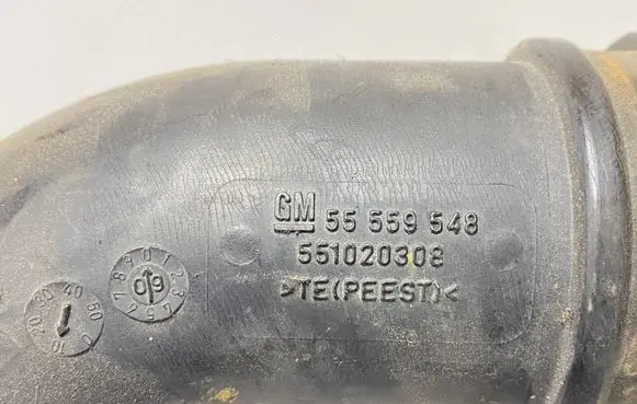 Opel Astra H Air intake hose/pipe 55559548