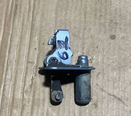 Mercedes-Benz 190 W201 Engine bonnet/hood lock/catch 2018800860