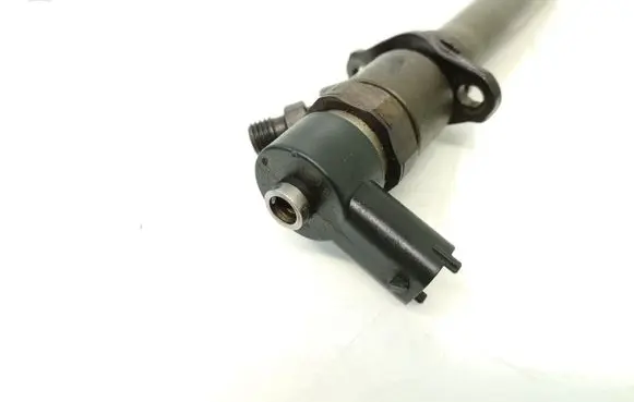 Volkswagen Golf I Fuel injector 8658351 0445110078