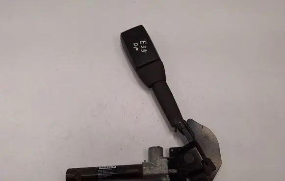 BMW 7 E38 Front seatbelt buckle 8257796 72118257796 72118257798