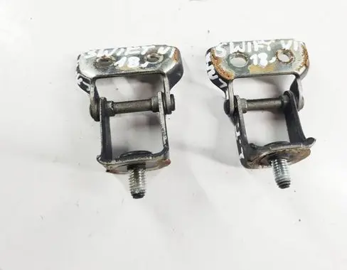 Suzuki Swift III Tailgate/trunk/boot hinge