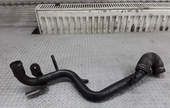 Volkswagen PASSAT B5.5 Engine coolant pipe/hose 038121071R