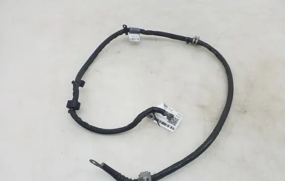 Mercedes-Benz GLK (X204) Positive cable (battery) A2044405235