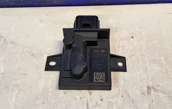 Jaguar XE Fuel injection pump control unit/module FK729D370AE A2C87244402