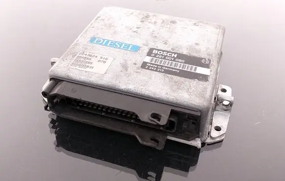 BMW 5 E34 Engine control unit/module 0281001080 2243624