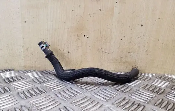 Toyota Avensis T270 Engine coolant pipe/hose