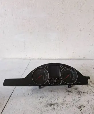 Volkswagen PASSAT B6 Speedometer (instrument cluster)