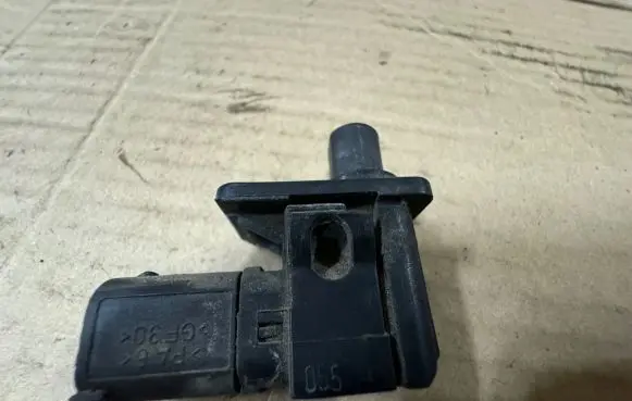 BMW 5 E39 Bonnet alarm switch sensor 8352229