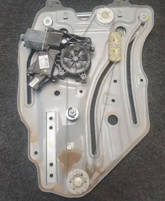 Chevrolet Camaro Rear door window regulator with motor 84027561 20160402 073814