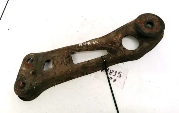Nissan Murano Z50 Engine mounting bracket