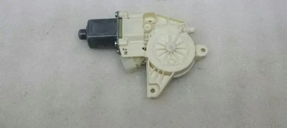 Mercedes-Benz C W204 Front door window regulator motor A2048200142