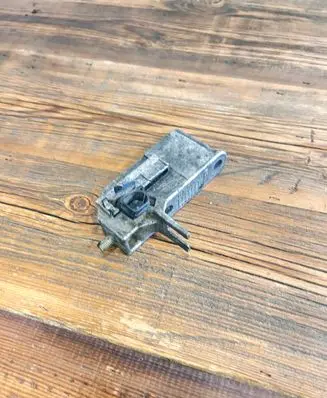 BMW 5 E39 Fuel pump bracket 2246191
