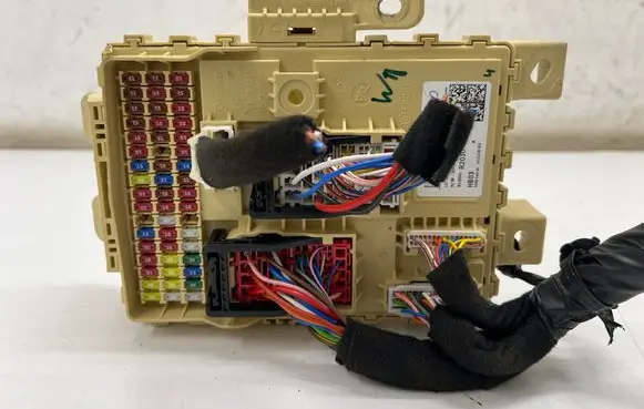 KIA Sportage Fuse module 91950-R2030