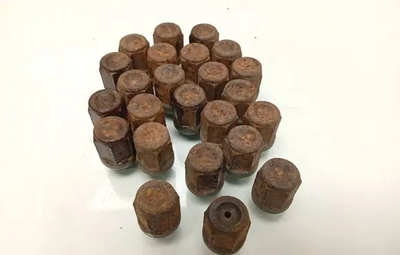 Nissan Navara D40 Nuts/bolts 