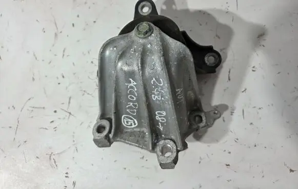 Honda Accord Gearbox mounting bracket 