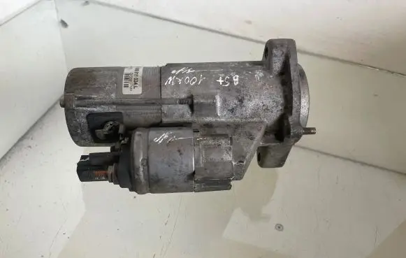 Volkswagen PASSAT B5.5 Starter motor 068911024L