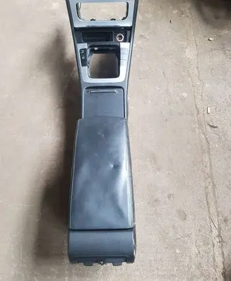 Volkswagen PASSAT CC Center console