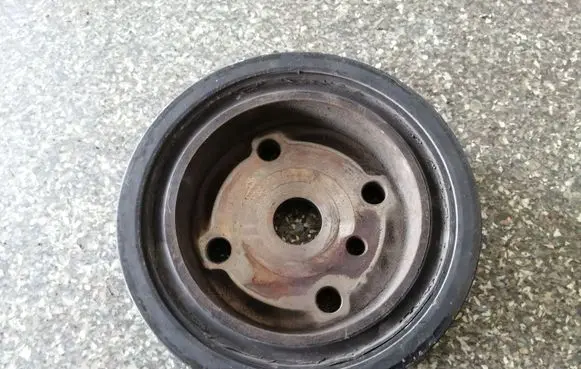 Volvo XC90 Crankshaft pulley 30637335