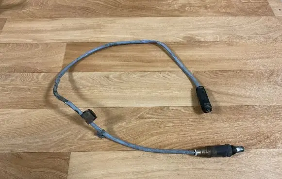BMW 5 E60 E61 Lambda probe sensor 1040046475 09330402
