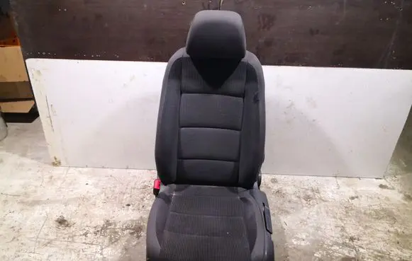 Volkswagen Golf V Front driver seat 1K5881021SE