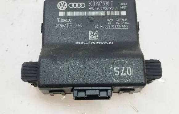 Volkswagen PASSAT B6 Gateway control module 3C0907530C 3C0907951A 02063