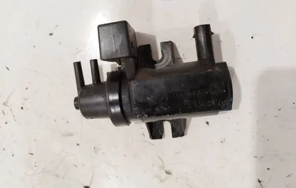 BMW X3 E83 Turbo solenoid valve 70206301 7805391 08T115