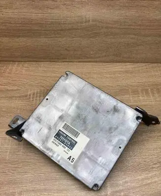Toyota Avensis T250 Engine control unit/module ECU 8966105A52 MB1758004000