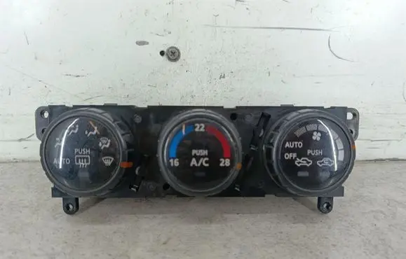 Nissan Note (E11) Climate control/heater control trim T1008826D