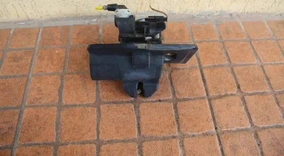Mercedes-Benz E W210 Tailgate/trunk/boot lock/catch/latch 