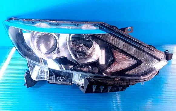 Nissan Qashqai Headlight/headlamp 260104EH0A