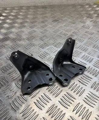 Toyota RAV 4 (XA50) Fender mounting bracket