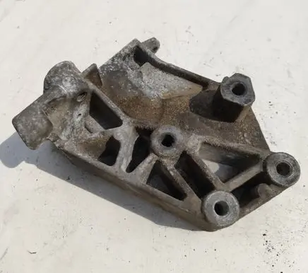 Renault Laguna I Gearbox mounting bracket 7700817176