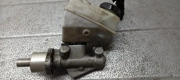 Master brake cylinder