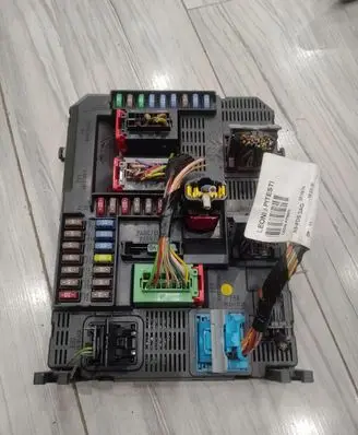 Peugeot 208 Comfort/convenience module 9807532080