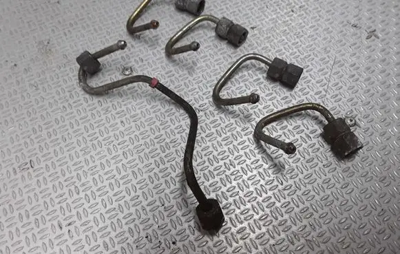 Renault Megane II Fuel injector supply line/pipe 