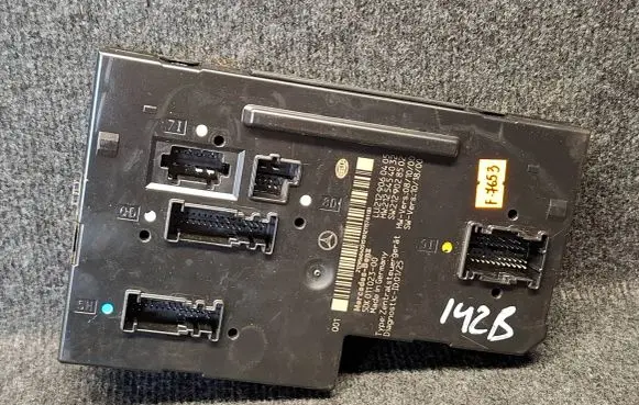 Mercedes-Benz E W212 Fuse module 2129060405 2129028502
