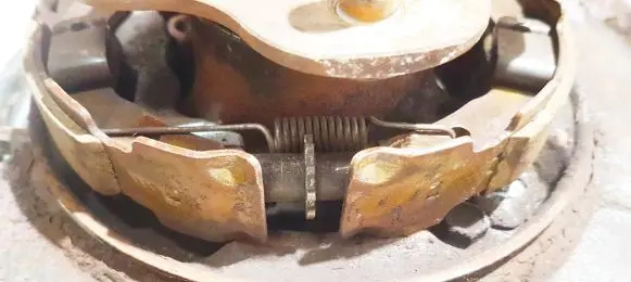 Nissan Qashqai Handbrake/parking brake pads 