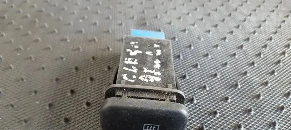 KIA Clarus Windscreen/window heater switch