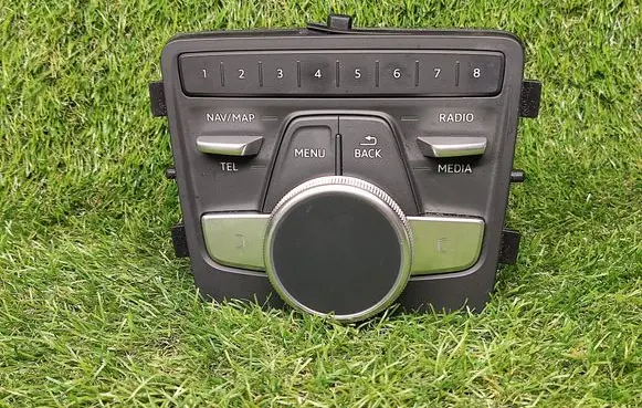 Multifunctional control switch/knob