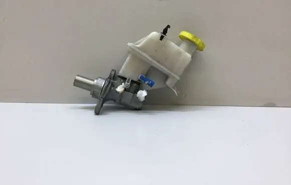 Jeep Cherokee Master brake cylinder OEM