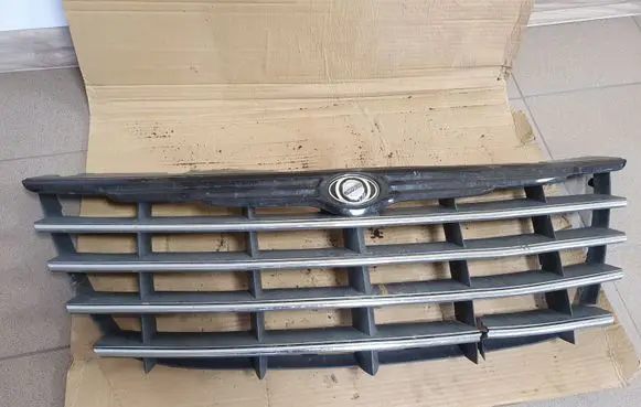 Chrysler Grand Voyager IV Front grill 04857802AB