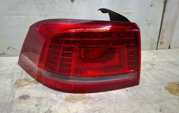 Volkswagen PASSAT B7 Rear/tail lights 2SK010.744-01