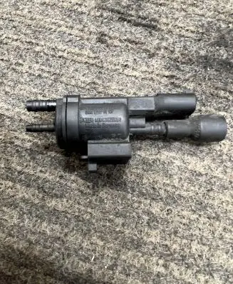 Mercedes-Benz E W212 Vacuum valve 0025401497