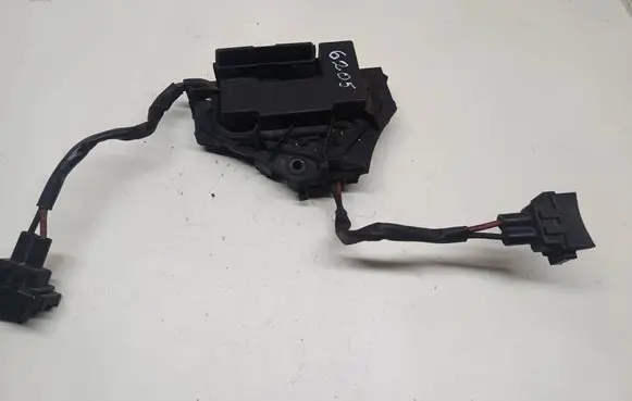 Opel Vectra C Coolant fan relay 1379131