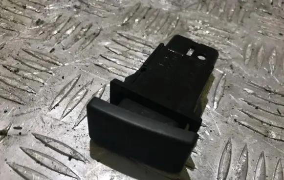Toyota Avensis T250 Hazard light switch R157963 TR9503